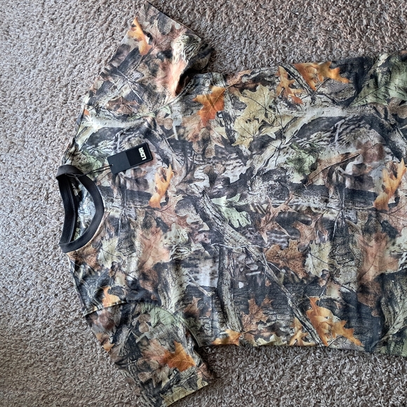 Leaf Pattern Camo T-Shirt - Picture 1 of 4